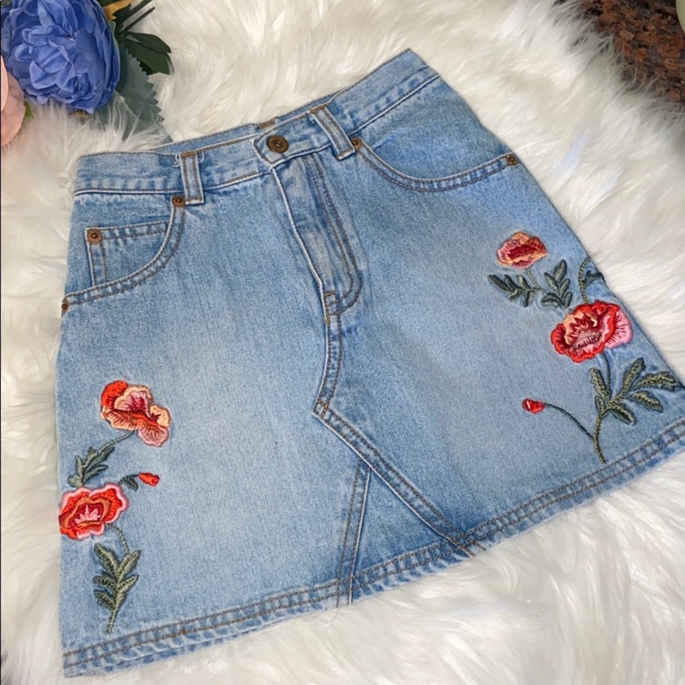 Gap Adorable Denim Skirt with floral embroidery 6